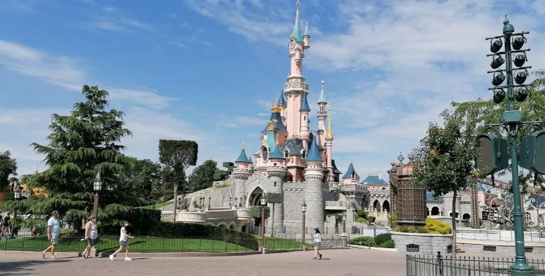 Niezapomniane atrakcje w Disneylandzie Paris, które musisz poznać