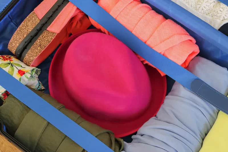 Jak przewozić kapelusz w walizce, aby go nie zniszczyć?